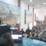 El alcalde Pablo Uyaguari interviene ante la asamblea cantonal desarrollada este martes.(AZD)