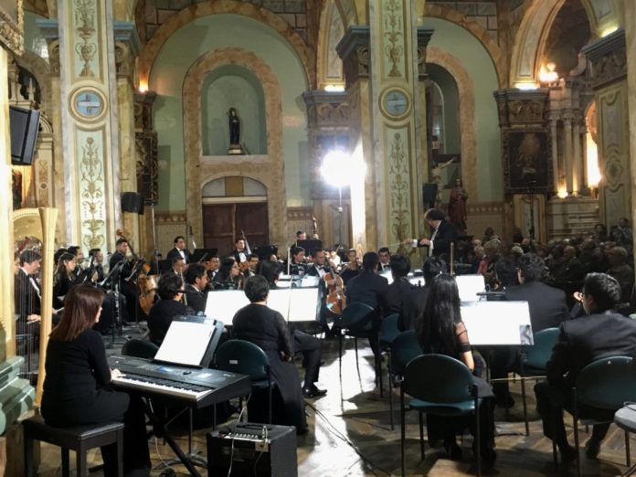 La Orquesta Sinfónica de Cuenca durante una de sus presentaciones, en la iglesia de Santo Domingo. Cortesía