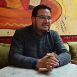 El director de la Casa de la Cultura Ecuatoriana Núcleo del Azuay, Martín Sánchez, durante una entrevista con este diario. (FMV)