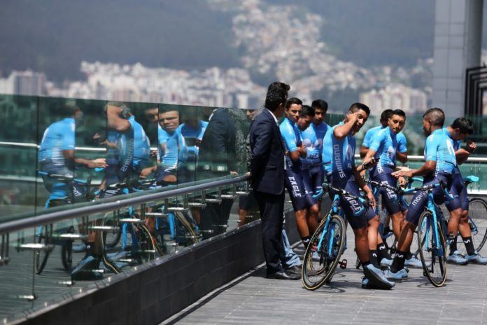 El Movistar Team Ecuador comienza nueva era con la sombra gigante de Carapaz