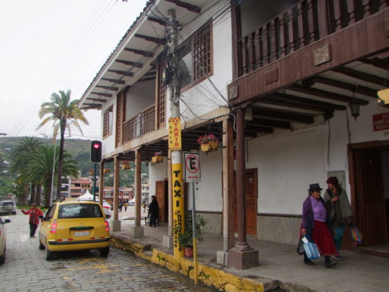 Los Municipios en Azuay gestionan la construcción de los Centreos de Revisión Vehicular