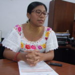 Sofía Fuentes, dirigente del pueblo quichua Otavalo, invitó a los jóvenes a participar de la asamblea en Molleturo.(AZD)