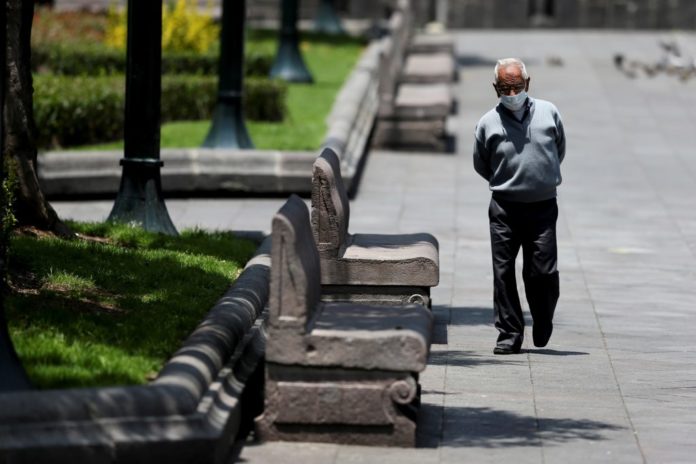 Ecuador amplía toque de queda desde el miércoles de 14:00 a 5:00