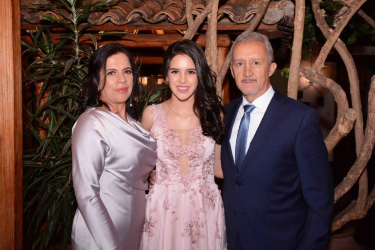 Cecilia Cordero, Ana Paula y Eduardo Moncayo