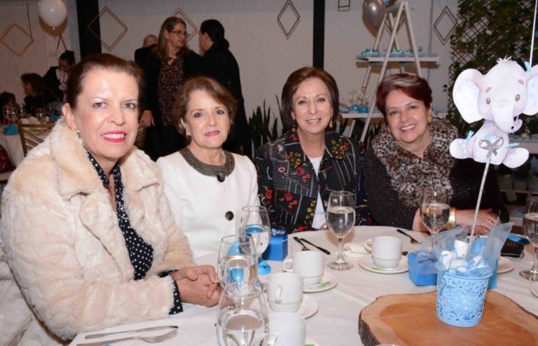 Ma. Eugenia Vela, María Vélez, Fanny Aguilera y Cecilia Calderón