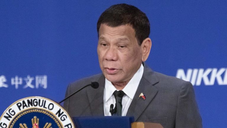 El presidente de Filipinas anuncia la orden de disparar a quien infrinja el toque de queda