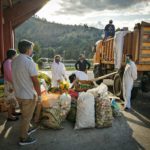 Llegada de la delegación sigseña con la producción de la sierra, para el intercambio con los hermanos de Gualaquiza.(Cortesía)