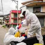 Personal municipal apoyado por otras entidades trabaja en fumigaciones y desinfección de calles.(Cortesía)