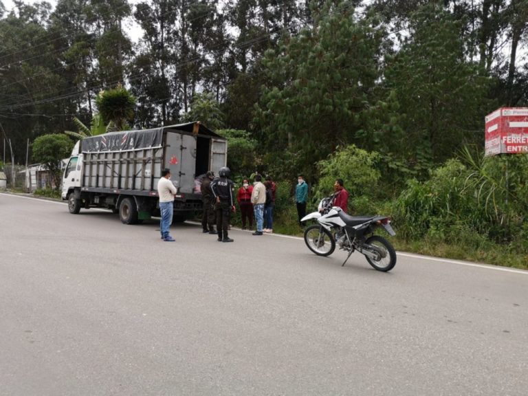 10 personas intentaron ingresar a Cuenca en un camión