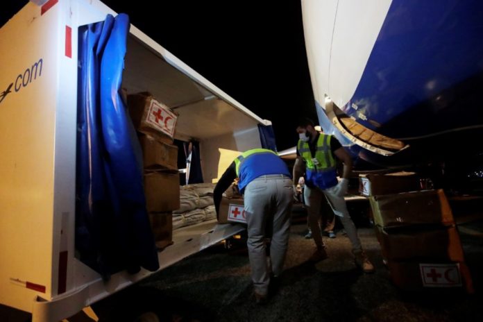 Vuelo con ayuda humanitaria internacional sale desde Panamá rumbo a Ecuador