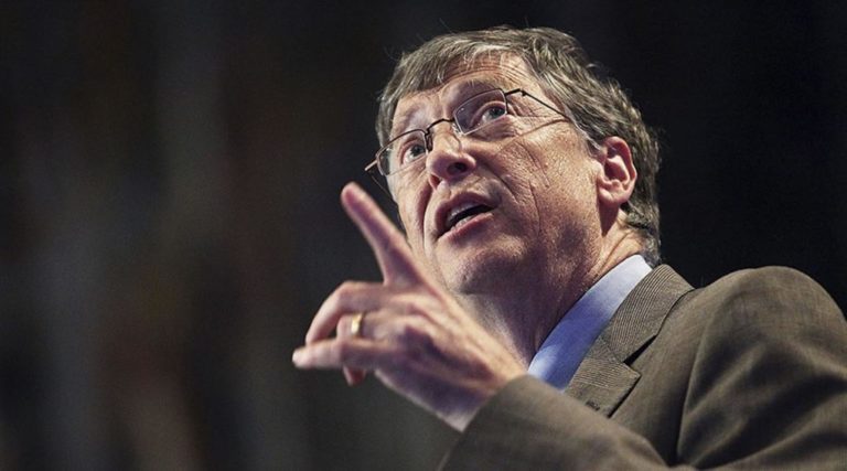 Bill Gates tilda de «peligrosa» la suspensión de fondos de Trump a la OMS