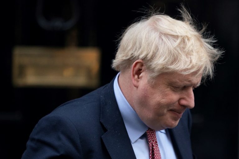 Boris Johnson es trasladado a cuidados intensivos al empeorar su salud