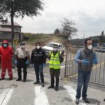 El alcalde Patricio Maldonado, participa en los controles en La Ramada-Nabón.(Cortesía)