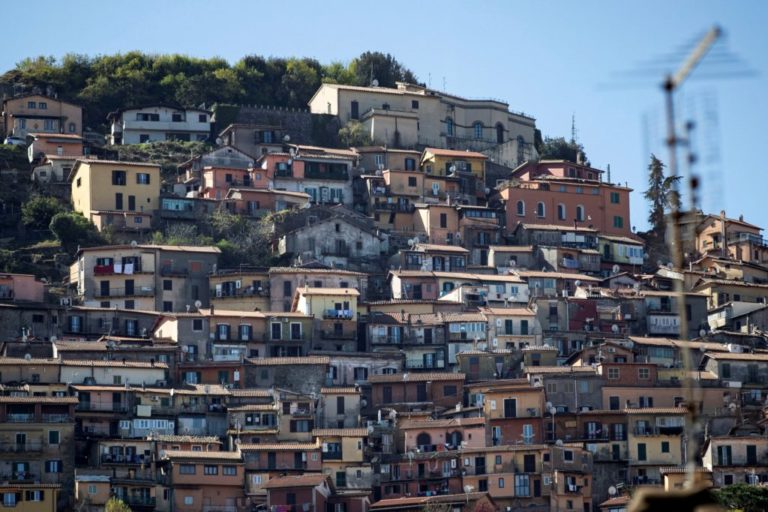 Italia registra 22.170 muertos y las regiones del norte presionan para abrir