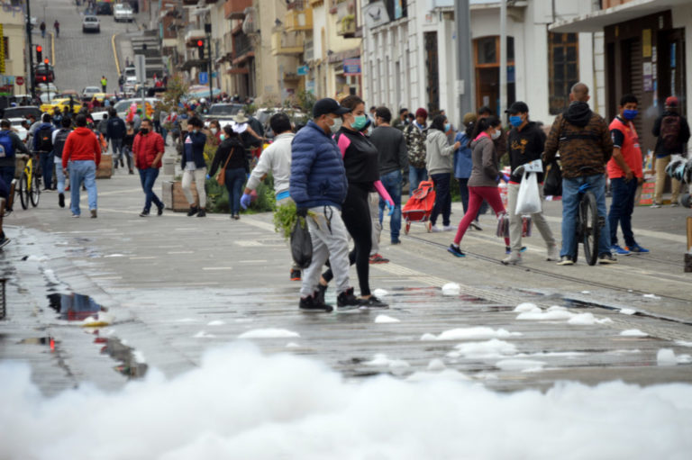 Peligrosa aglomeración en mitad de la cuarentena en Cuenca