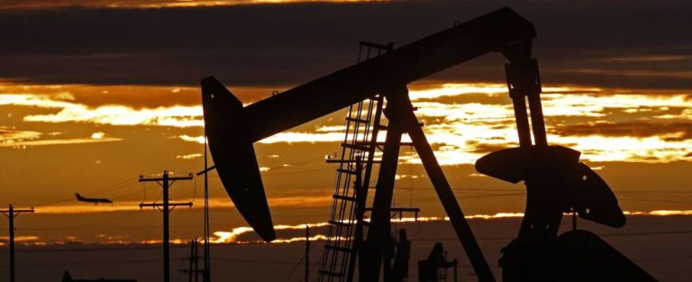 Petróleo de Texas en caída histórica y por debajo de 5 dólares el barril