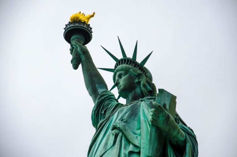 Detienen a un hombre que amenazaba con volar una estatua en Nueva York