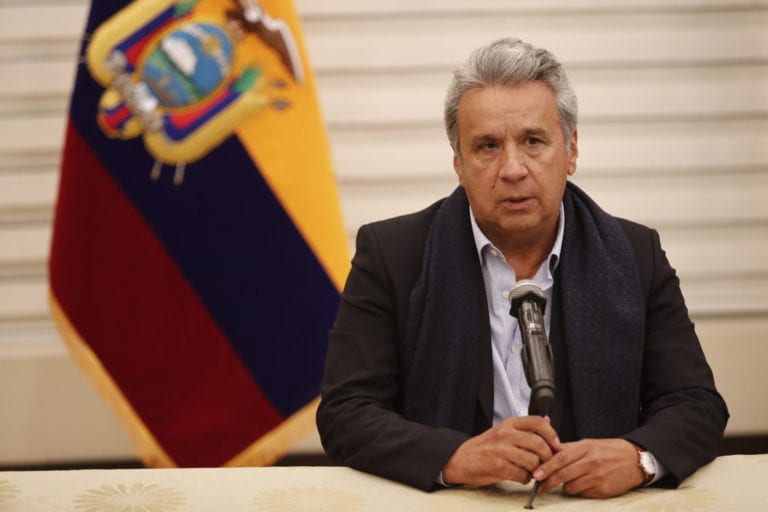 Moreno entrampado con alcaldes pese a reactivación en 1er. cantón de Ecuador
