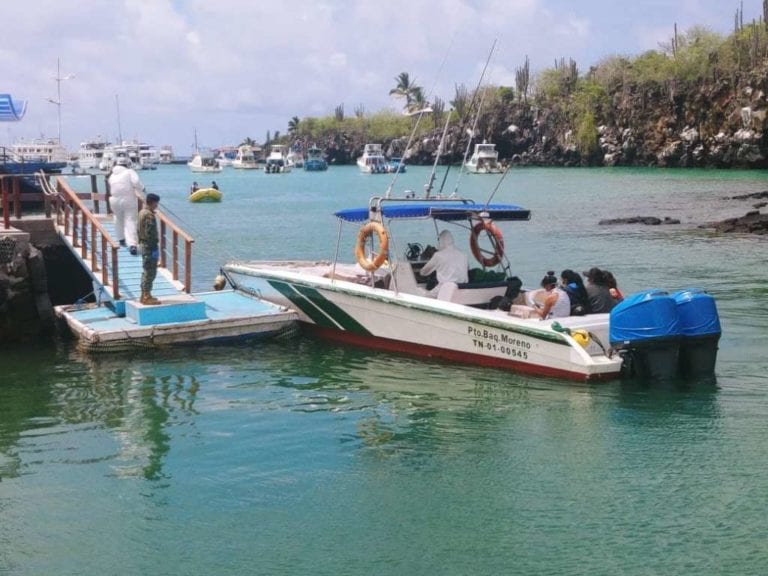 Más de 600 tripulantes confinados en barcos en Galápagos, 51 con coronavirus