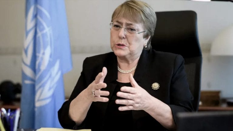 Michelle Bachelet es interpelada por situación de presos mapuches en Chile