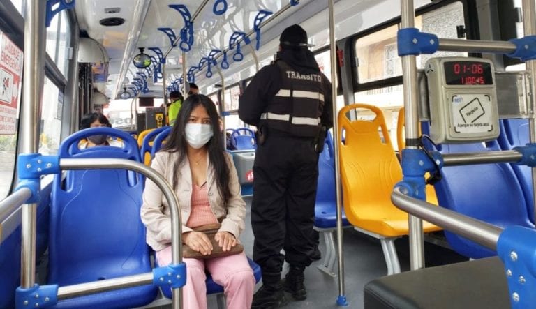¿Cómo evitar el contagio de coronavirus en el transporte público?