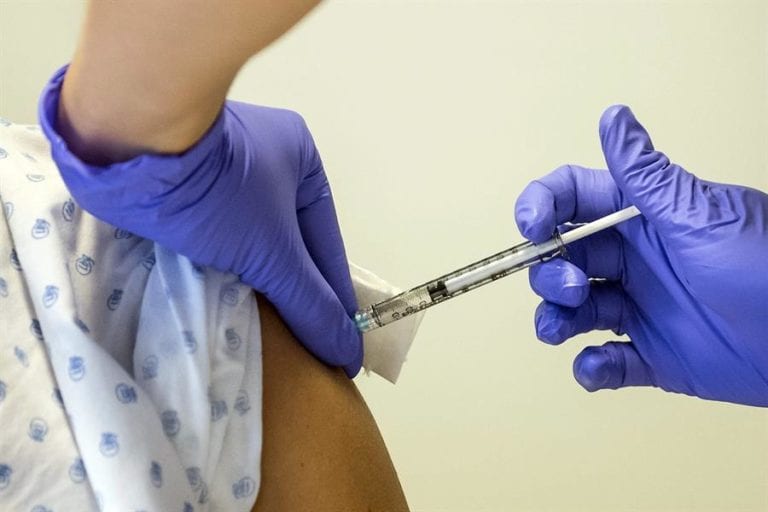 Esperanza ante las pruebas de Fase 3 de la vacuna de Moderna