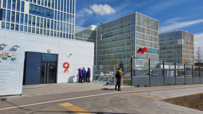 Los casos de COVID-19 ya son más de 100.000 en Rusia y no se ve aún la meseta
