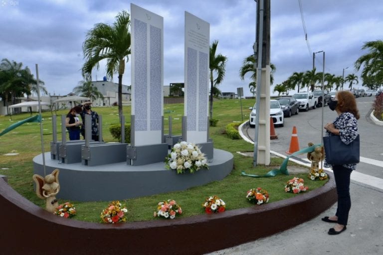 Memorial en honor a las víctimas de la Covid 19 en Ecuador » FOTOS