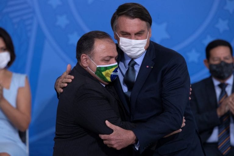 Bolsonaro juramenta al ministro de Salud con firme defensa de la cloroquina