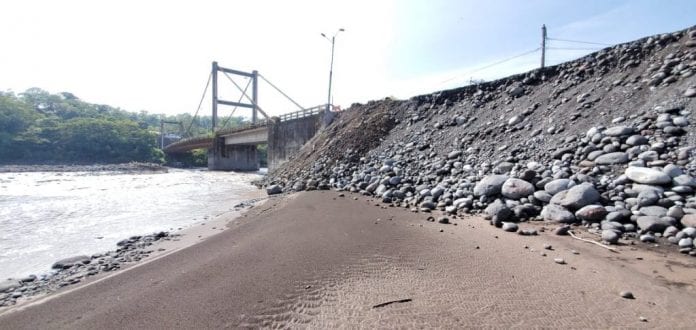 1- 7A...3 COLES...ACCESO A PUENTE RIO UPANO...CORTESIA..