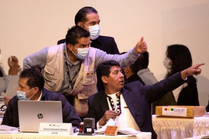 Bolivia inicia el recuento de votos después de nueve horas de sufragio