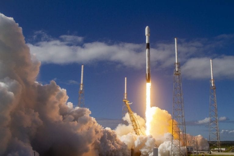 Space X lanza con éxito un nuevo grupo de 60 satélites del proyecto Starlink