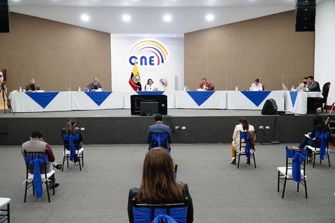 El CNE cambia al director provincial electoral del Azuay