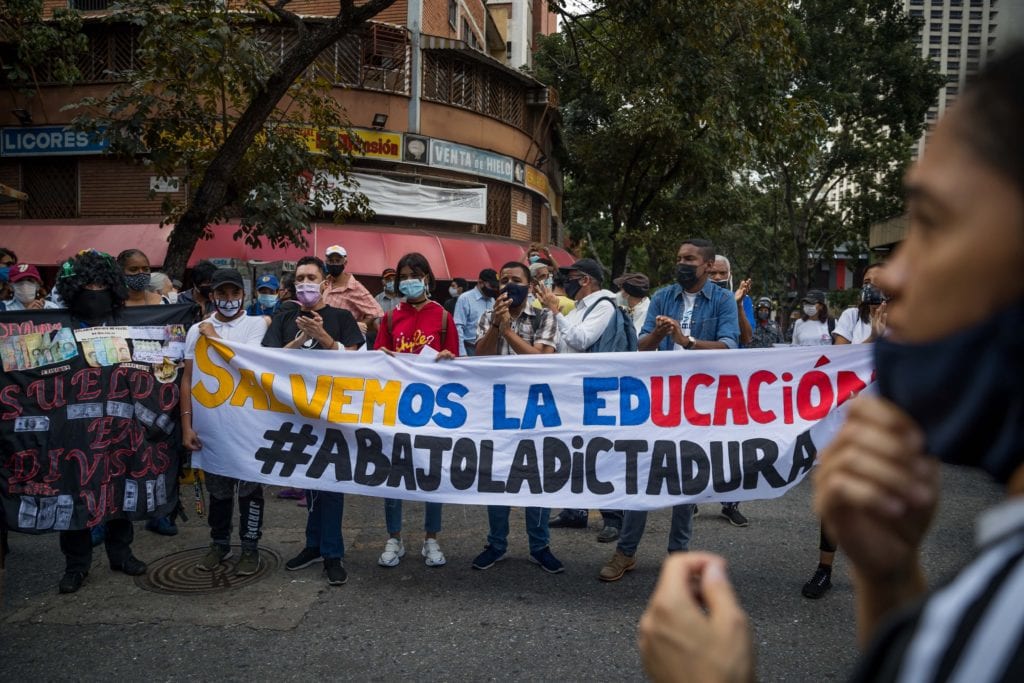 Maestros Protestan En Venezuela Contra El Reinicio De Clases Sin ...