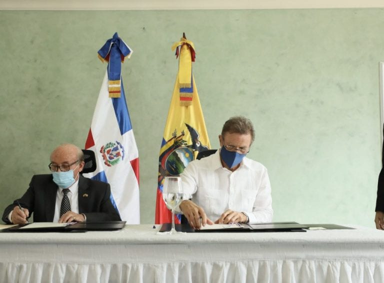 R.Dominicana y Ecuador firman memorando de entendimiento en materia comercial
