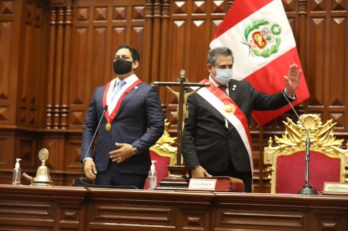 Manuel Merino jura como presidente de Perú, tras destitución de Vizcarra