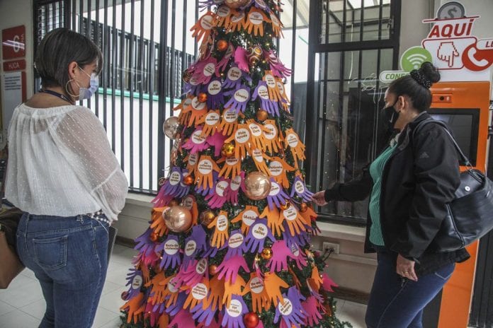 violencia-contra-la-mujer-arbol-navidad- 3-2A 2 coles xca