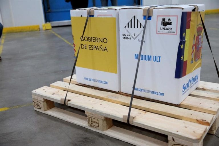 Las vacunas llegan a España mientras detectan 4 casos de la cepa británica