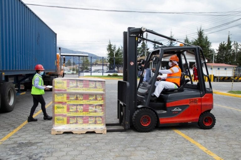 Ecuador exporta por primera vez 200 toneladas de leche en polvo a EEUU