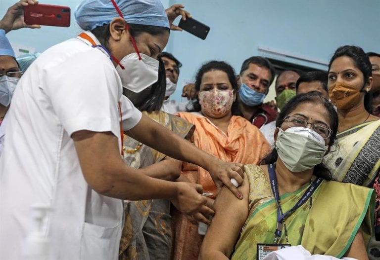 India arranca «la mayor campaña de vacunación del mundo» contra la covid-19