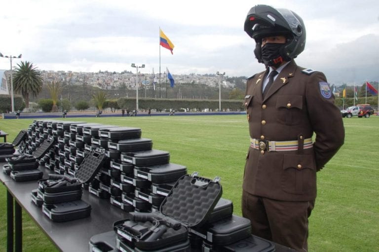 La Policía ecuatoriana recibe nuevas armas por primera vez desde 2009