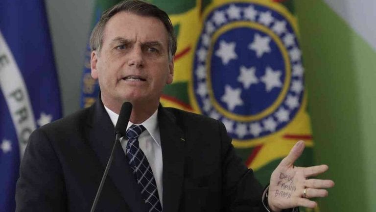 Bolsonaro afirma que Brasil está una maravilla tras decir que estaba quebrado