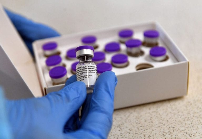 La OMS pide flexibilidad segura con la vacuna y aumentar las medidas contra las mutaciones