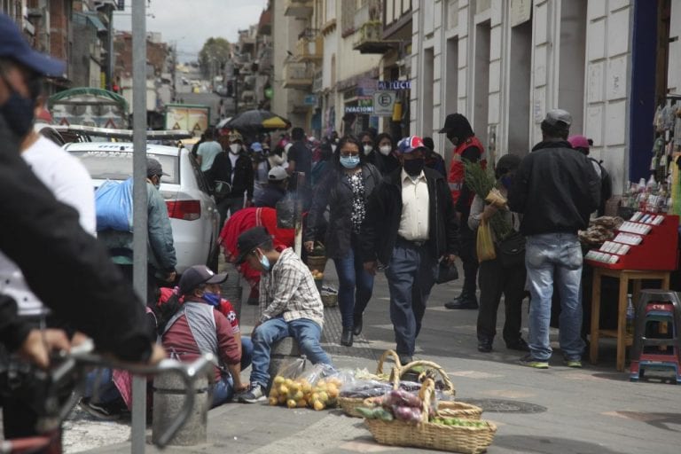 Ecuador reporta unos 1.300 nuevos casos y suma 217.377 positivos de covid