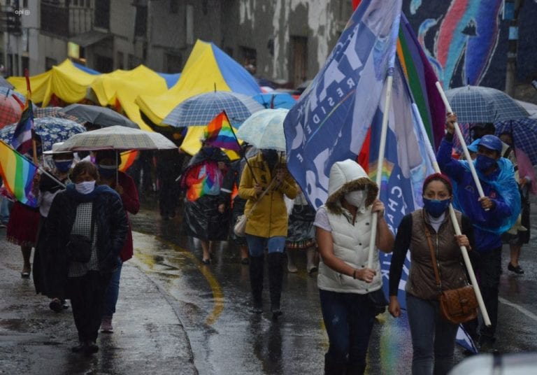 Marcha nacional indígena avanza hacia Quito para exigir el recuento de votos