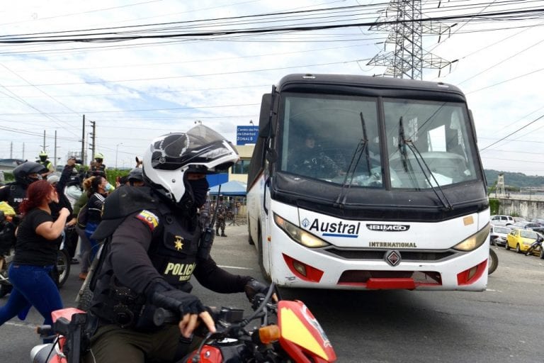 Autoridades penitenciarias trasladan a 32 presos de la cárcel de Guayaquil
