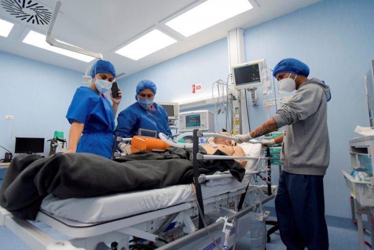Tras un año del colapso, los hospitales de Guayaquil están mejor preparados