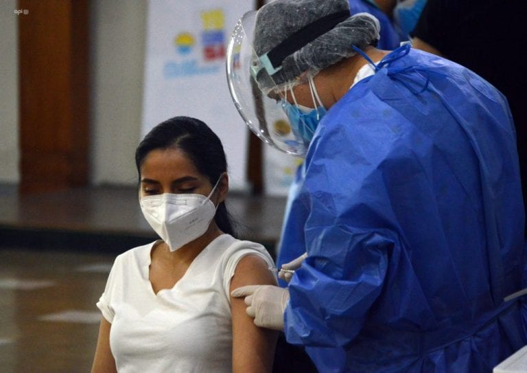 Ecuador supera los 300.000 contagios de covid al sumar 1.450 casos en un día