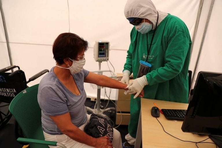 Ecuador suma 1.216 nuevos contagios por covid-19 y 65 fallecimientos