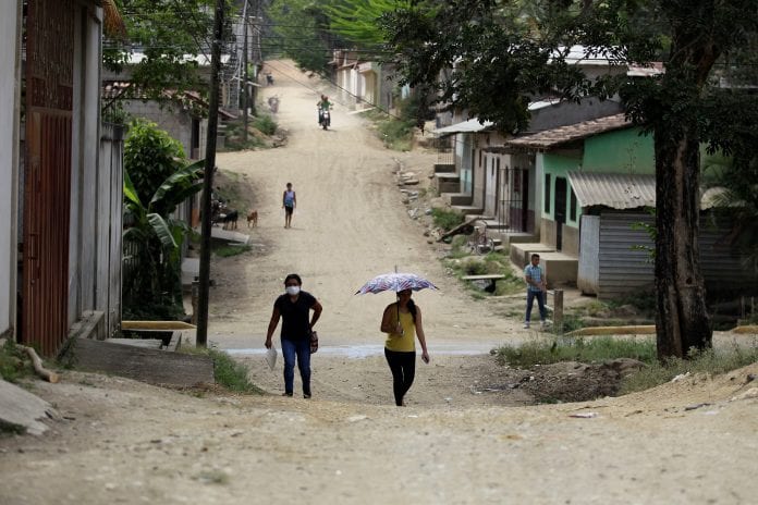 Migrantes abren nueva ruta para ingresar a Honduras rumbo a EE.UU.